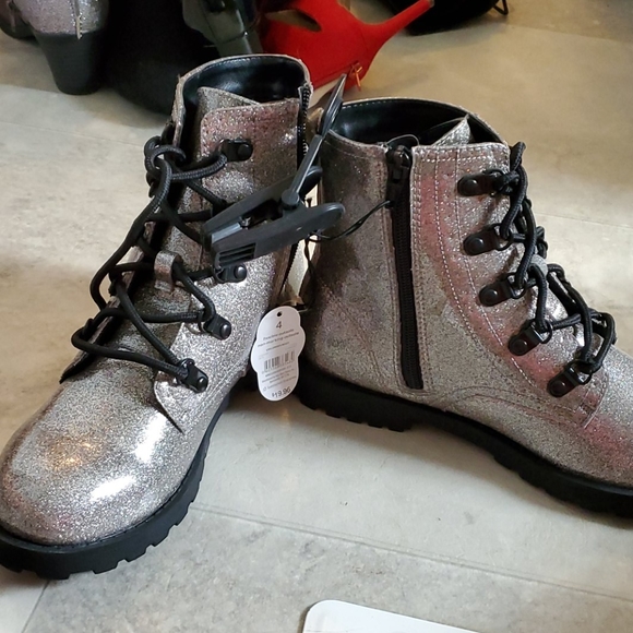 Boots - Picture 2 of 4